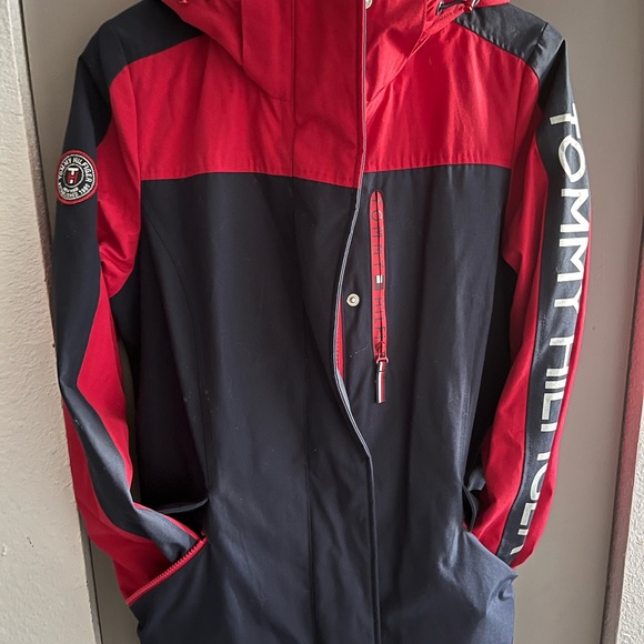 Tommy Hilfiger Men's Bold Red and Black Performance Jacket - Picture 1 of 2
